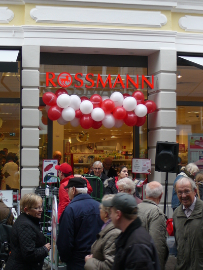 3_Eingangsportal_Rossmann_Eroeffnung_08_11_2013